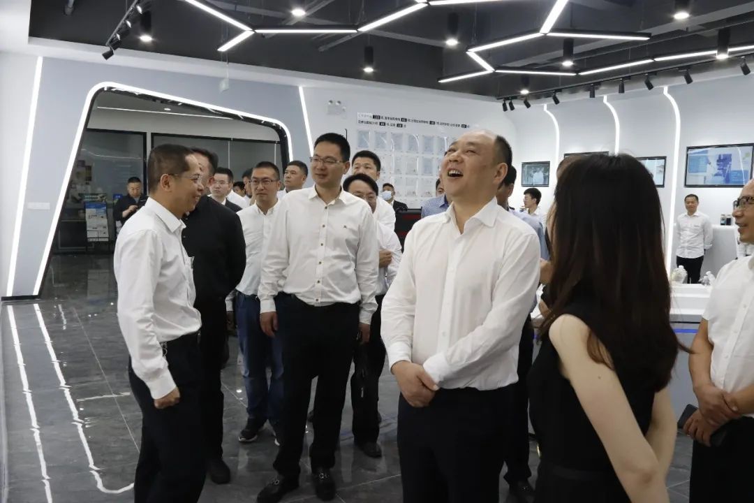 台州市路桥区牟傲野区长率队到15vip太阳集团科技考察指导